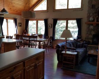 Piper`s Point on Lake Julia - Three Lakes - Dining room
