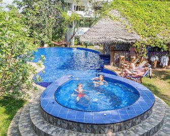 Sundaras Family Suites - Dambulla - Pool