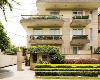 2 Bhk Luxury Serviced Apartment Cyber Park (Perch) - גורגאון - בניין