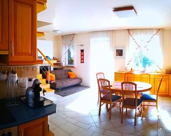 Aurora Premium Home - Győr - Jadalnia