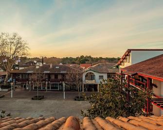 هوتل أتلانتيديه - بيسكاروس - مبنى