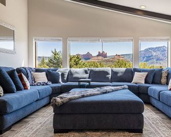 Experience luxury at Sedona Dream Estate with panoramic red rock views in Uptown Sedona. - Sedona - Soggiorno