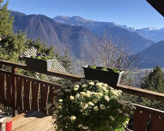 2 Bedroom Self-Contained Apartment In Chalet Le Doux Si - La Léchère - Balcon