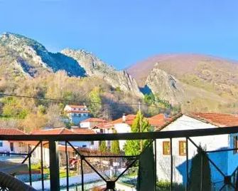 Guesthouse Lina - Λουτράκι - Μπαλκόνι