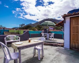 Pousada Recanto da Villa - איליאבלה - מרפסת