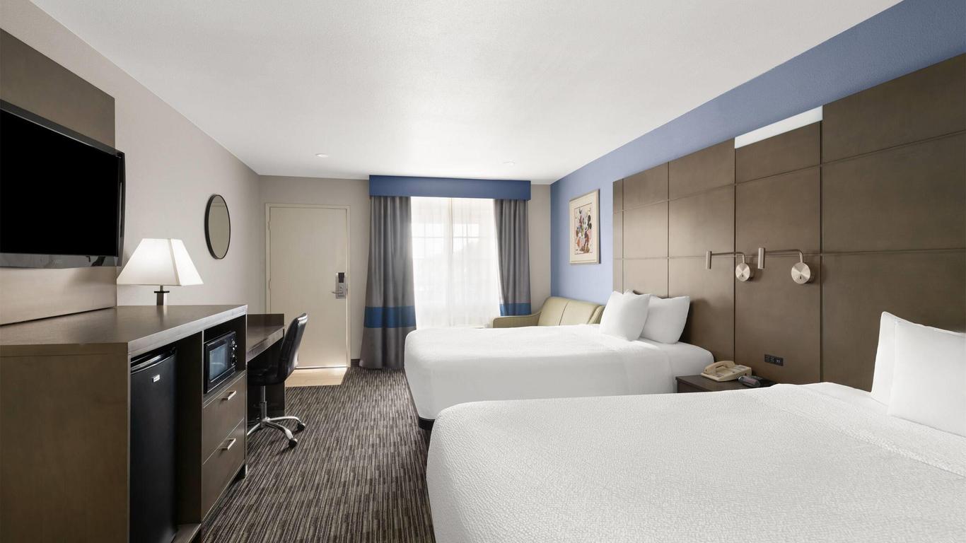 Travelodge Inn & Suites by Wyndham Anaheim on Disneyland Dr