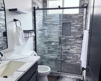 The Marcupial, Modern 2br Near Round Top, Lake Somerville & Aggie Game Day! - Somerville