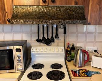 One or Two rooms in house in O'Connor close to Civic, Dickson and Belconnen! - O'Connor
