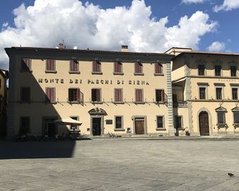 Arte Casa Vecchia Stazione A Piedi 8 Min) - Pistoia - Building