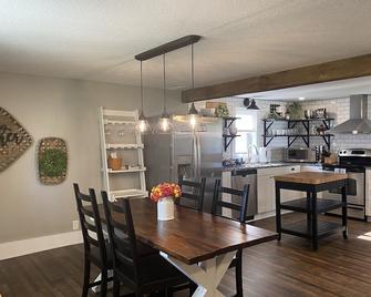 Newly Remodeled 2 BR Private Home w/ King Bed - Concordia - Dining room