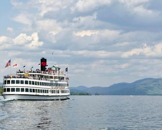 Comfort Inn & Suites Lake George - Lake George