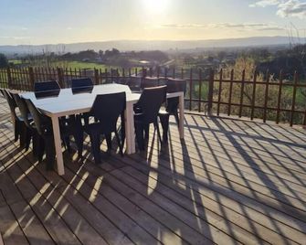 Maison en Pierre Avec Jacuzzi été et Hiver - 페레루 - 발코니