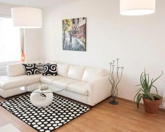 Prostorny 3 pokojovy apartman s dvema terasami - Praga - Sala de estar