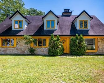 La Maison de Campagne - Beaupre - Toà nhà