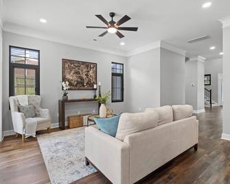 Plaza Midwood Spacious 5-bedroom house minutes from downtown Charlotte. - Charlotte