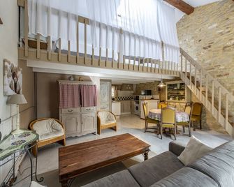 Large gîte of 65 m2, terrace and private garden, barbecue, large swimming pool - L'Isle-sur-la-Sorgue - Salon