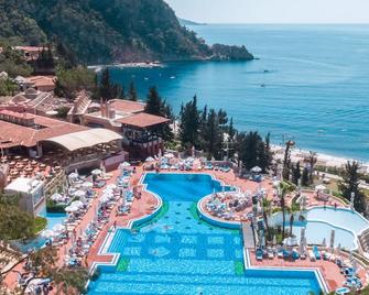 Liberty Lykia - אולודניז - בריכה