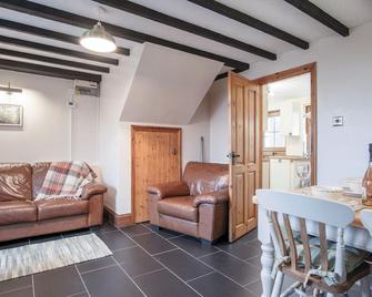 The Brambles - 2 bedroom Cottage - Llanteg - Newport - Living room