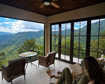 Cabaña en la Montaña Cerca del Parque Nacional Tapantí Orosi, Cartago Costa Rica - Orosí - Balcón