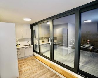 DM & s Apartment - וינה - מטבח