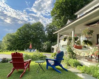 Artful Lodging & Retreats Civil War Infirmary 2nd Fl'r 3 Bdrm Apt Montpelier VT - Montpelier - Binnenhof