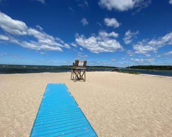 Lovely N Falmouth home near Shining Sea Bikeway & Megansett Beach. Pet friendly! - Falmouth - Bãi biển