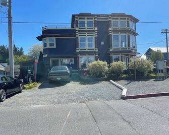 Eagles Landing in La Conner Washington - La Conner - Building