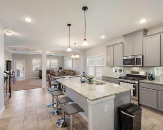 Luxury Beautiful House near SeaWorld and Six Flags Fiesta Texas - Helotes - Cocina