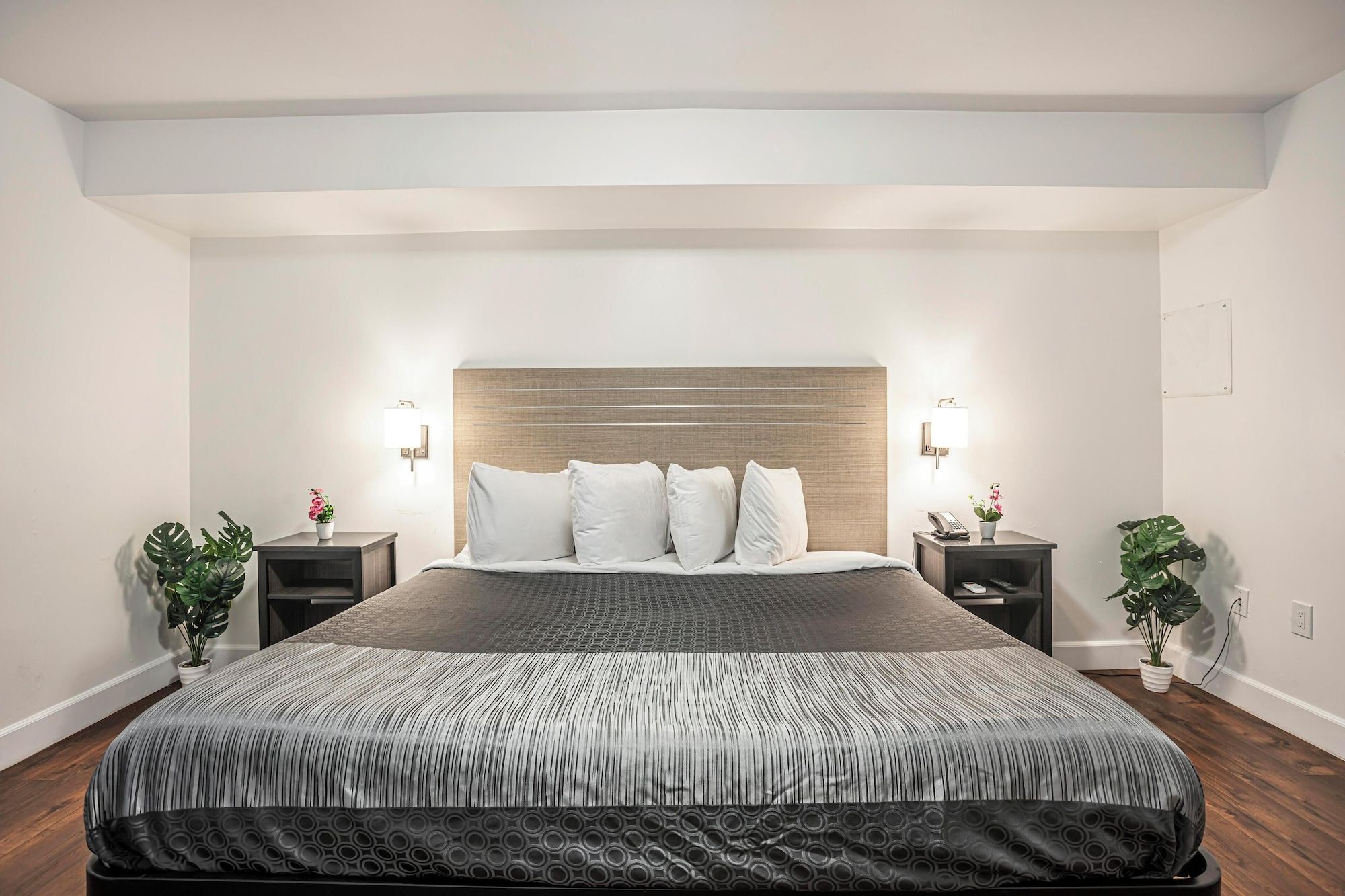 The Greens Hotel on Del Paso - Sacramento