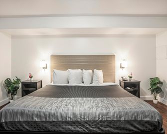 The Greens Hotel on Del Paso - Sacramento