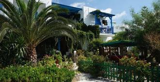 Ioanna Apartments - Agios Prokopios - Patio