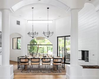 Villa Verbena by AvantStay | Expansive Estate w/ B-ball Court, Pool/Spa & Entertainer's Yard - Bermuda Dunes