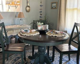 Historic Coastal Cottage - Lynn Haven - Comedor