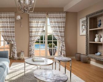Family villa Azzurra with pool in Porec - Vabriga - Sala de estar
