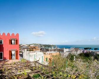 Albergo 'La Vigna' - Procida - Outdoor view
