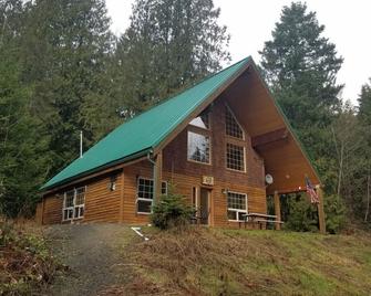 The Adams Chalet perfect for family or friends. Pet-friendly, Hot tub, WIFI, AC - Randle - Building