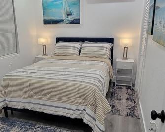 Cozy Miramar Getaway Apt #1 - Miramar - Bedroom