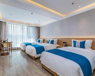 Chengde Tianbao Holiday Hotel - Chengde - Bedroom