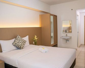 Quintessa Room at Candiland Apartement - Semarang - Bedroom