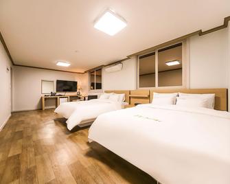 Andong Palace of Dreams - Andong - Bedroom