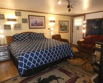 Yellowstone Studio #1. Just One Mile From Yellowstone's Main Entrance - West Yellowstone - Schlafzimmer