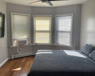 Luxuriously furnished 3 BR apartment - Newark