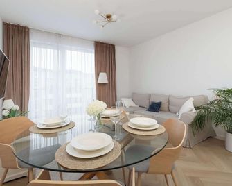 Gdynia Nasypowa Apartments With Parking - Gdynia - Salle à manger