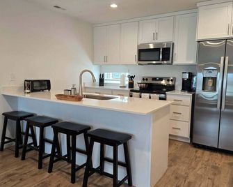 Salt City Executive Townhome a Modern Central Retreat with 2 En Suite Bathrooms - Salt Lake City - Cocina