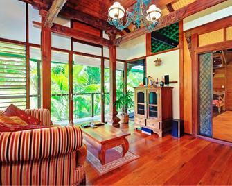 Mt Warning Rainforest Retreat - Murwillumbah - Living room