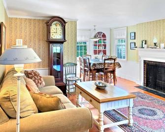 13 Lincoln Village Harwich Port Cape Cod - - Cap'n Eri - Harwich - Living room