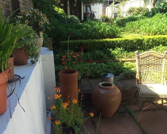 Square Tree House Hotel - ליברפול - פטיו