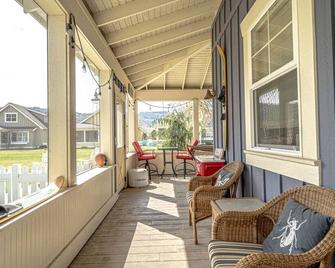 Modern Cottage- The big beachy house! - Oroville - Balcony