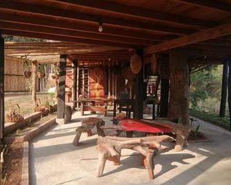 Nakhaohorm Farming Resort - לואנג פראבאנג - פטיו