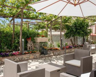 The Courtyard/House 1 Bedroom - Praiano - Innenhof